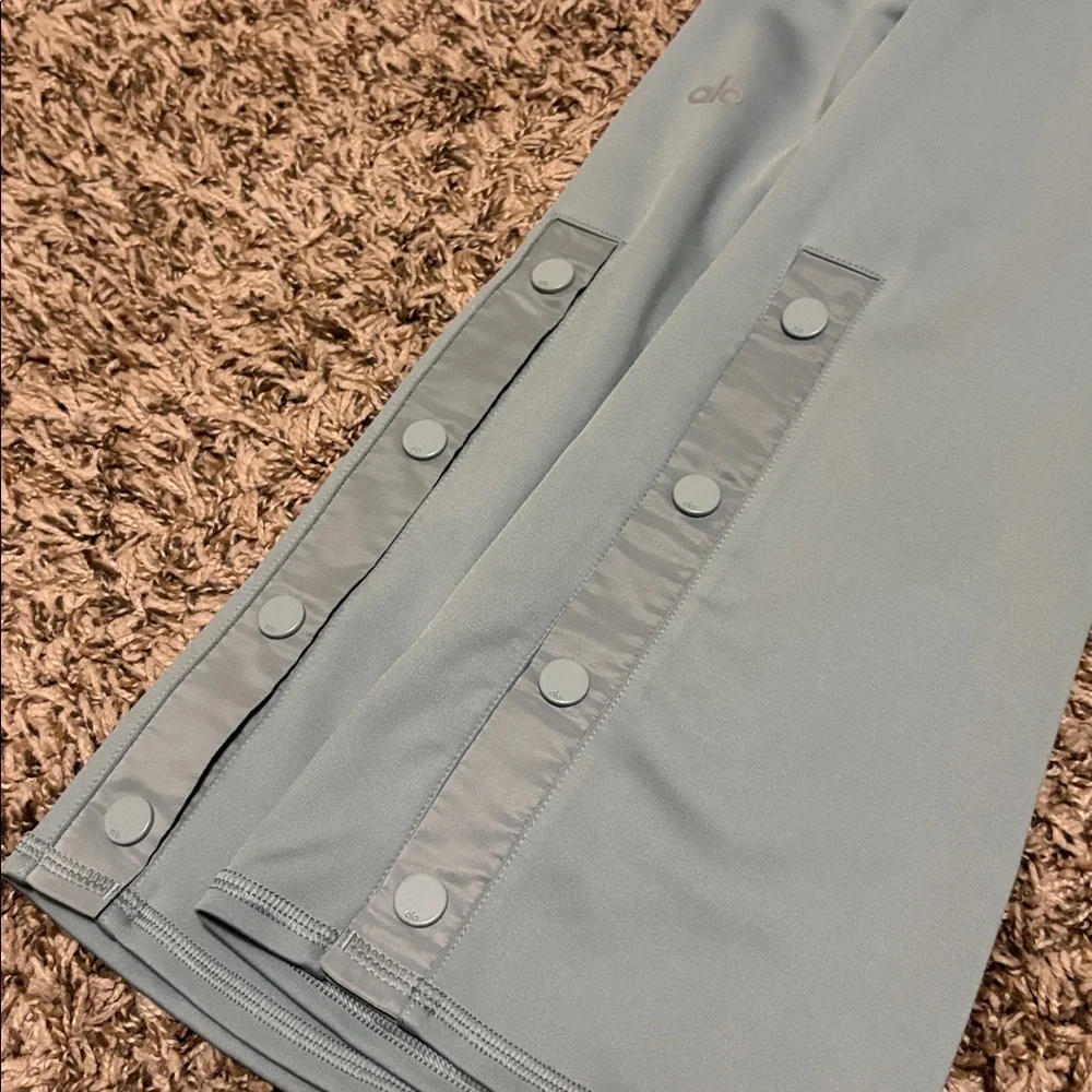 ALO Yoga Cosmic Grey Game Changer Airlift 7/8 length Flare Legging XXS NWOT 👽